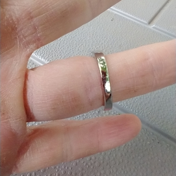 Women's marked S floral ring. - Picture 5 of 6